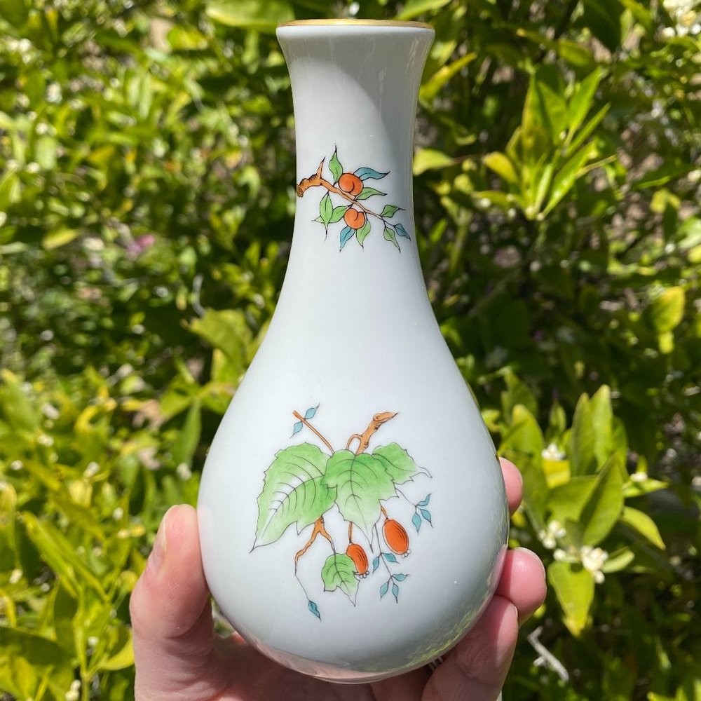 Vintage Fine Herend Hungarian Porcelain Small White Floral Bud Vase. - Gold Rim